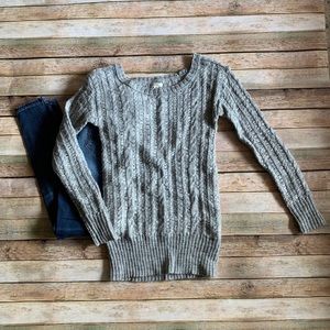 Long sleeved gray sweater